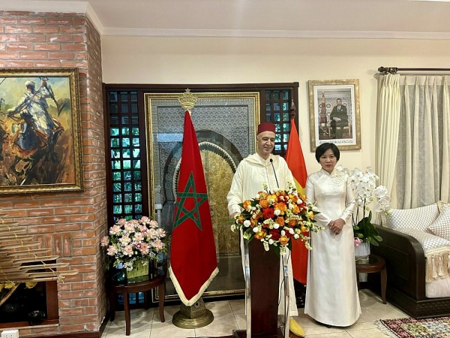 Nguyên Đại sứ Việt Nam tại Ma-rốc Đặng Thị Thu Hà nhận Huân chương Hoàng gia hạng Commander