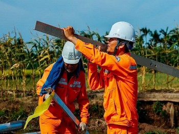 evnnpc diem sang trong cung cap dien mua cao diem nang nong