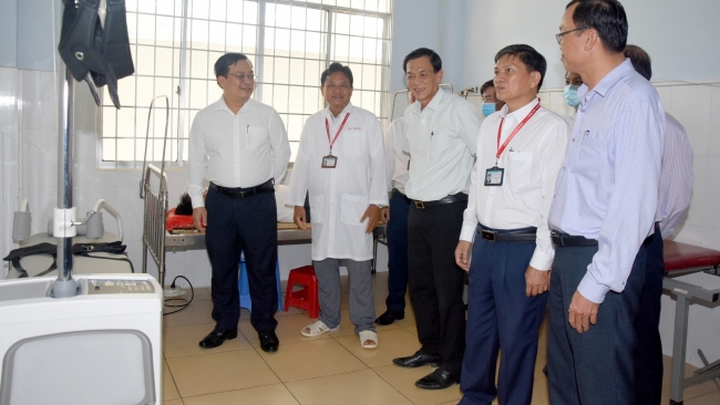 Tổng Lãnh sự Nhật Bản tại Thành phố Hồ Chí Minh tặng thiết bị y tế cho Trung tâm Y tế huyện An Biên