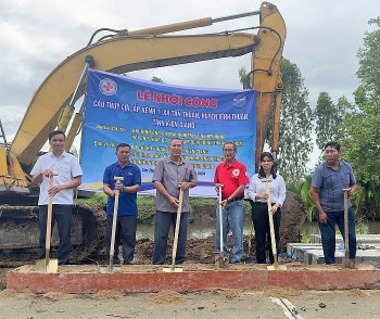 khoi cong xay dung cau thuy loi tang ba con xa tuan thuan kien giang