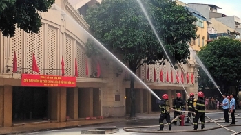 ha noi dien tap chua chay va cuu nan cho 200 chu ho nguoi dan tai cho dong xuan