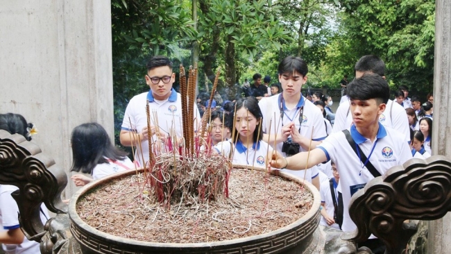 120 thanh niên kiều bào hành hương về đất Tổ