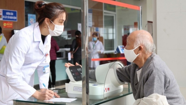 Hà Nội: Quyền lợi BHYT của người dân khi khám chữa bệnh ở quận/huyện khác nơi đăng ký ban đầu ra sao?