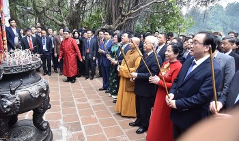 kieu bao tu hao ve vi the cua dat nuoc duoi su lanh dao cua tong bi thu nguyen phu trong