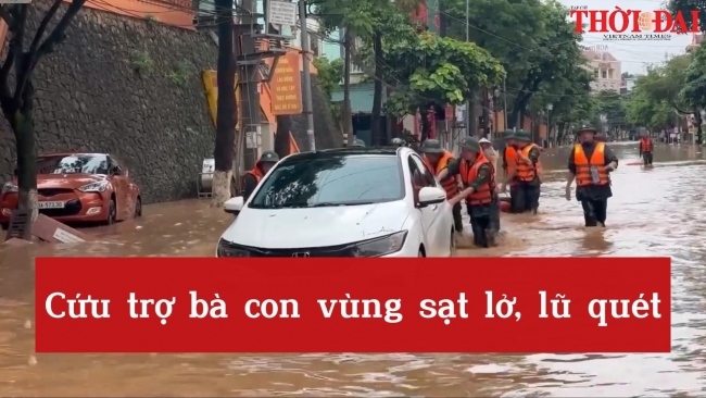 [Video] Cứu trợ bà con vùng sạt lở, lũ quét