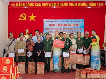 lien hiep hoi phu nu viet nam tai chlb duc trao qua tri an thuong binh benh binh tai quang tri
