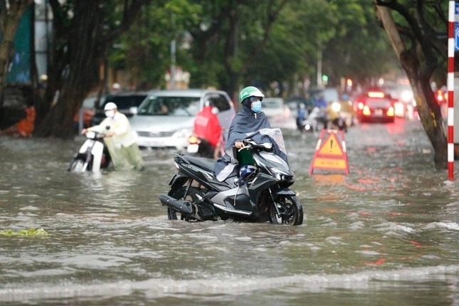 Thời tiết hôm nay (2/8): Bắc Bộ tiếp tục có mưa rào và dông