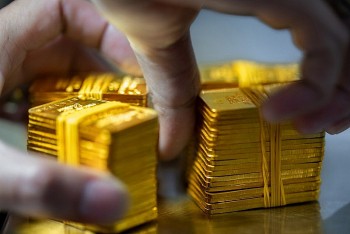 gia vang trong nuoc di ngang bat chap vang the gioi lap ky luc