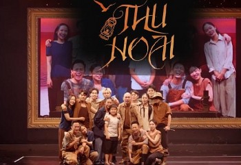 Lời bài hát (Lyrics) "Thu hoài" gây xúc động trên sân khấu Anh trai vượt ngàn chông gai