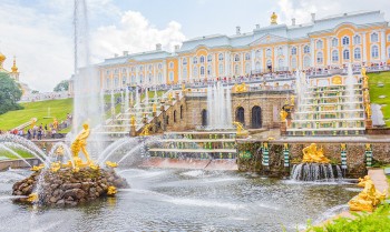 cung dien mua he peterhof tu noi nghi duong xa hoa den bao tang lich su