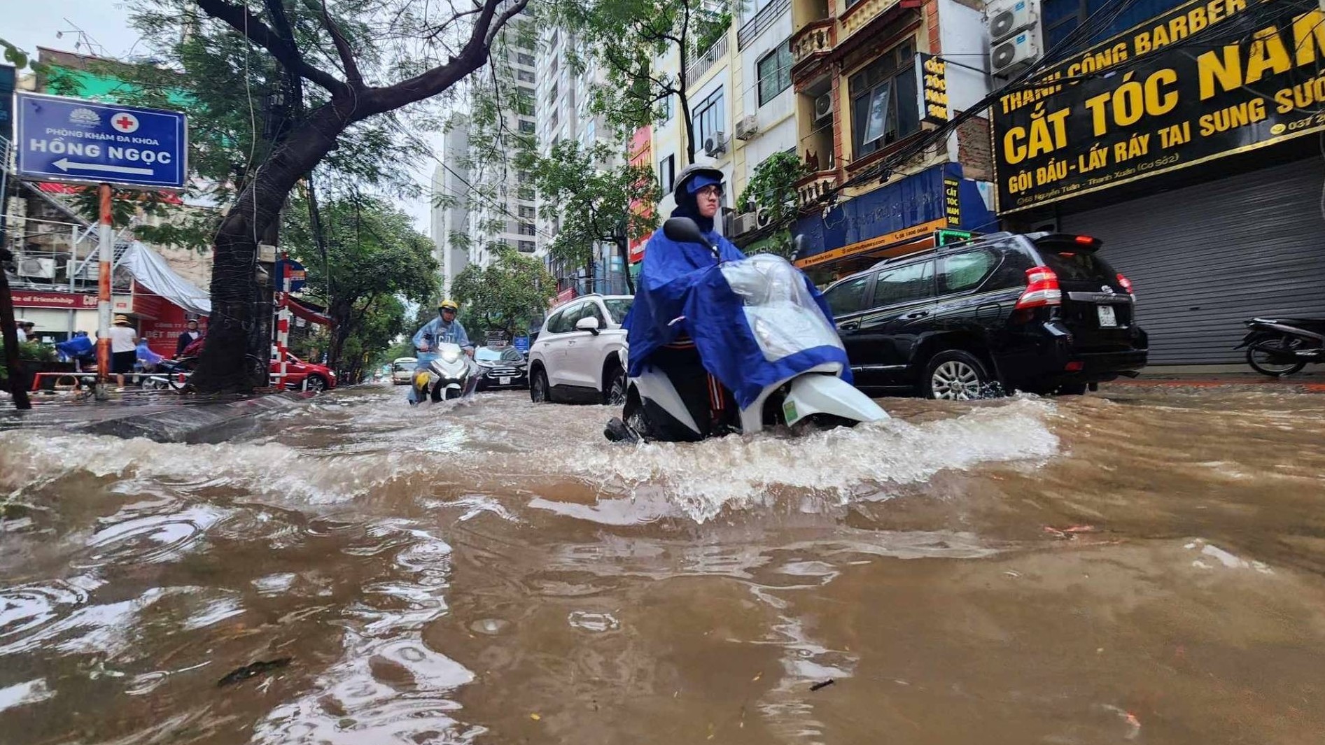 Thời tiết hôm nay 17/9: Biển Đông gió mạnh, sóng lớn, cả nước có mưa