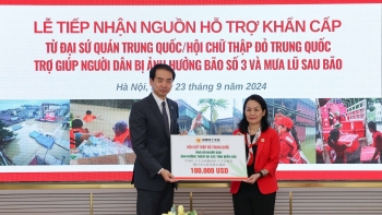 hoi chu thap do trung quoc quyen gop 100000 usd ung ho nhan dan viet nam khac phuc hau qua bao lu