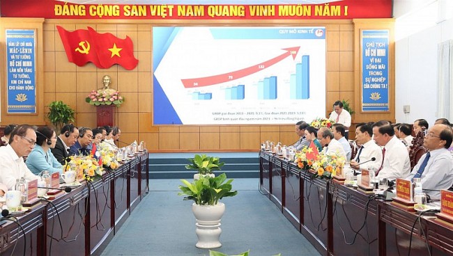 Long An chia sẻ kinh nghiệm thu hút đầu tư với bạn Lào