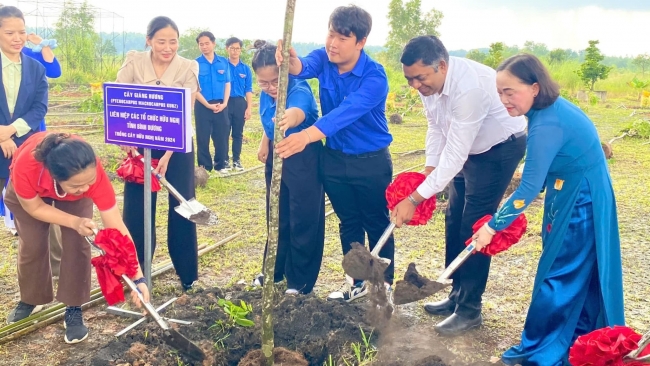 Bình Dương: trồng cây xanh gắn kết tình hữu nghị Việt Nam - Ấn Độ