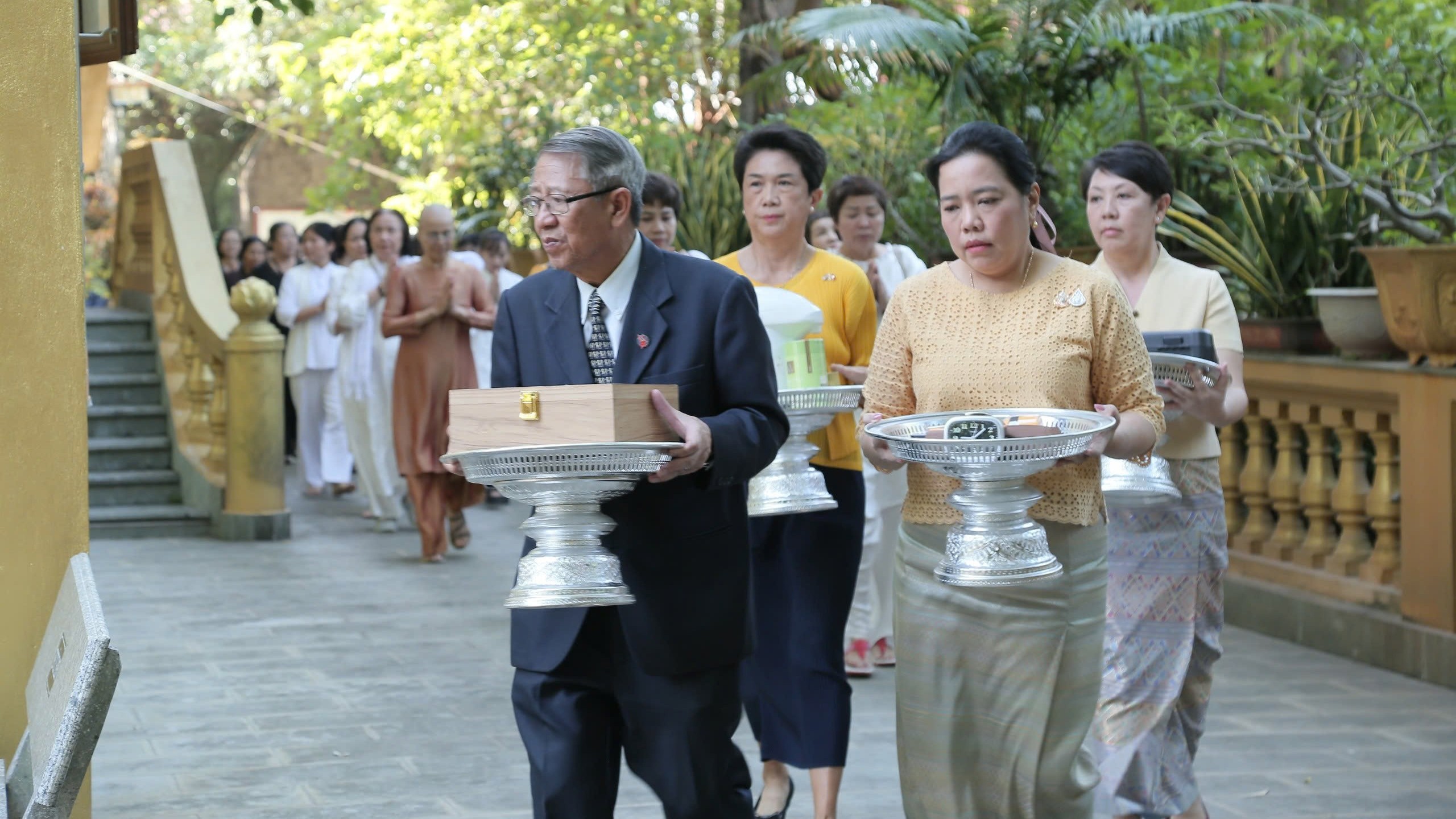 Hội hữu nghị Việt Nam - Thái Lan tham gia lễ dâng y Kathina tại Thái Bình