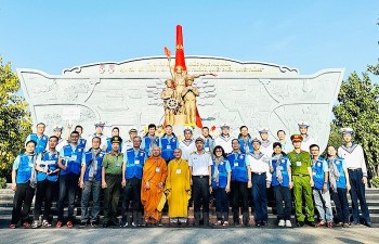 160 dai bieu thanh pho ho chi minh khoi hanh den voi bien dao que huong