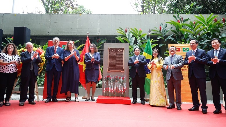 Khánh thành biển kỷ niệm, tôn vinh Chủ tịch Hồ Chí Minh tại Brazil