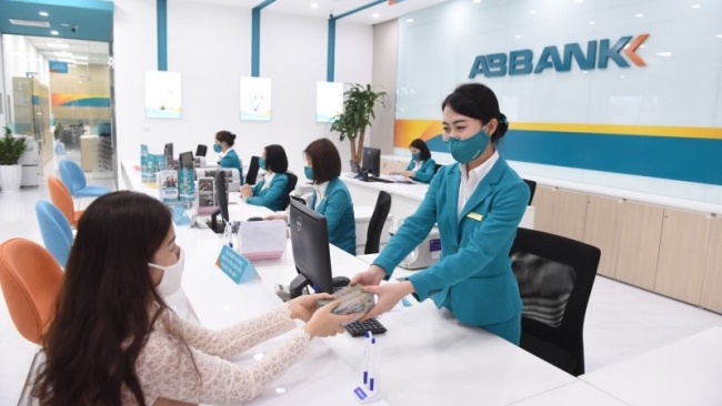 Một năm gập ghềnh với ABBank