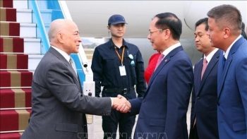 quoc vuong campuchia den ha noi bat dau tham cap nha nuoc toi viet nam