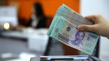nam 2025 lai suat huy dong co the di ngang