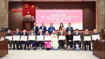 ha noi vinh danh va tri an cac chien si cach mang bi dich bat tu day