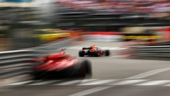 nhung nhan to noi dang khuay dong nganh chung khoan