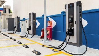 nhieu chu mat bang nam bat thoi co kinh doanh tram sac nhuong quyen