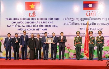 Tỉnh Điện Biên đón nhận Huân chương Hữu nghị của Lào