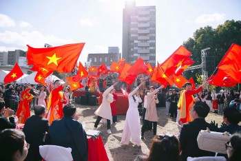 100000 nguoi tham du le hoi xuan que huong 2025 tai osaka