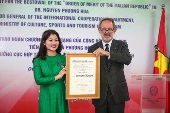 ts nguyen phuong hoa duoc italia tang huan chuong cong trang bac hiep si