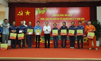 100 suat qua tet cho doan vien nguoi lao dong hoan canh kho khan tai can tho