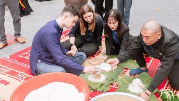 anh sinh vien quoc te hao hung trai nghiem tet viet