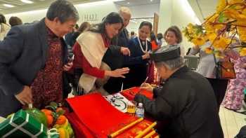 xuan que huong diem den cua cong dong nguoi viet va nhung nguoi ban my
