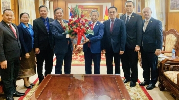 lanh dao lao chuc mung viet nam nhan ky niem 95 nam thanh lap dang