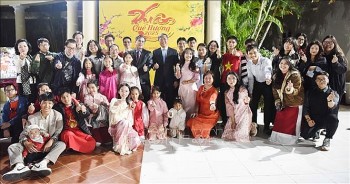 nguoi viet tai cuba trai nghiem khong gian huong vi tet