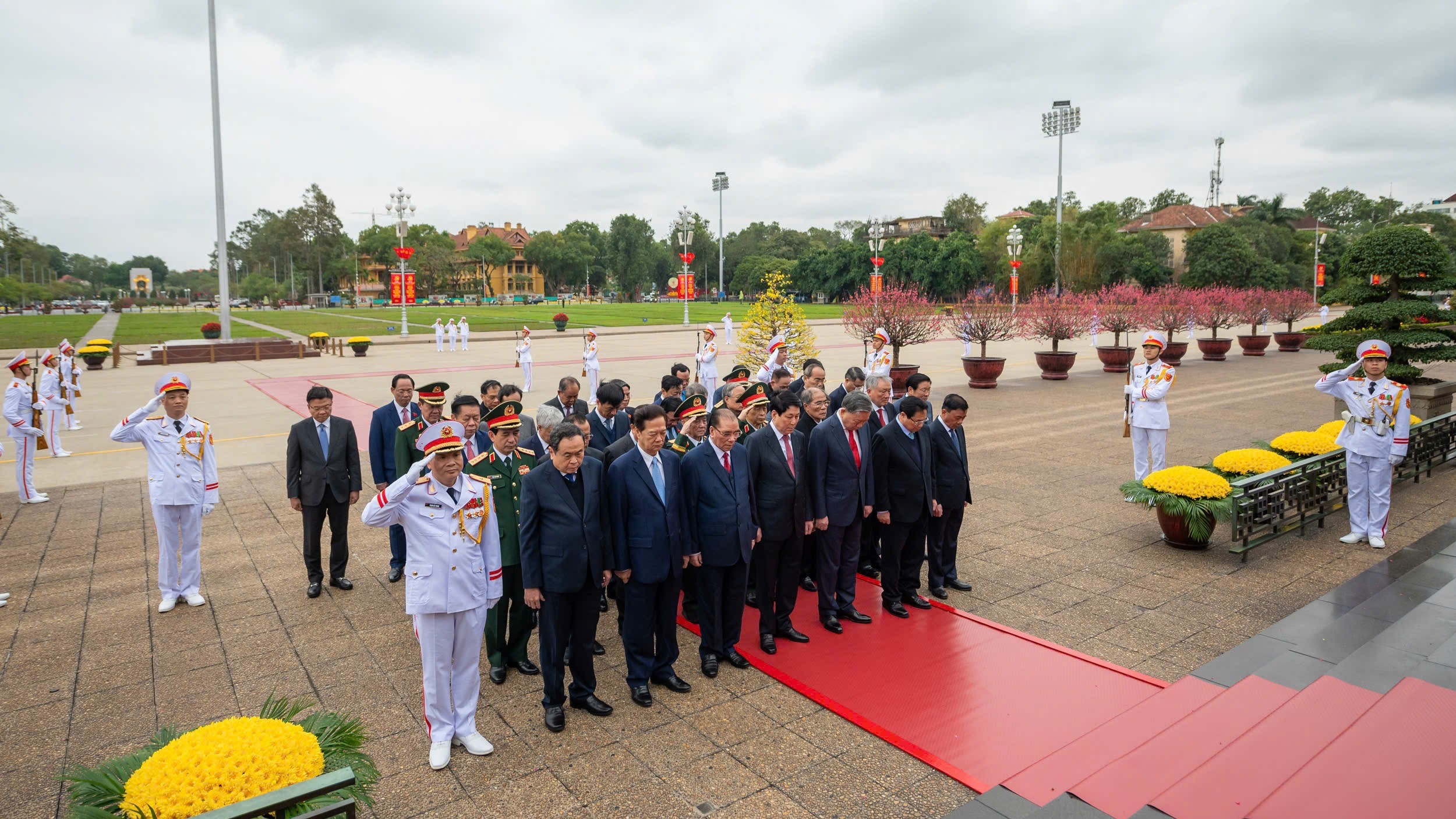 Lãnh đạo Đảng, Nhà nước vào Lăng viếng Chủ tịch Hồ Chí Minh nhân kỷ niệm 95 năm Ngày thành lập Đảng