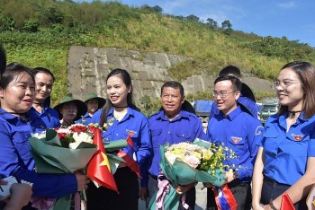 thanh nien viet lao hop tac da linh vuc ket noi doi moi sang tao
