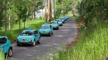 hang taxi truyen thong dau tien chuyen doi thanh taxi thuan dien