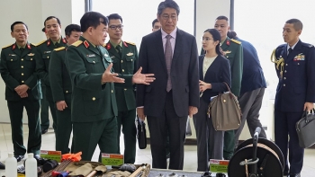 viet nam tiep nhan thiet bi ra pha bom min hien dai tu nhat ban