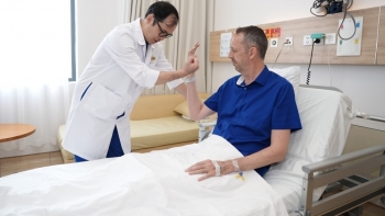tai sao vinmec la diem den y te hang dau cho nguoi anh phap uc