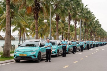 xanh sm premium chinh phuc khach hang bang trai nghiem cao cap