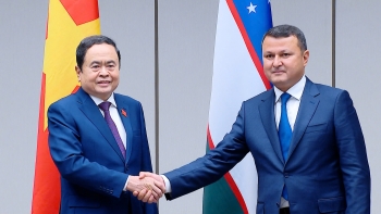 chu tich quoc hoi tran thanh man tiep chu tich uy ban ve quan he lien dan toc va kieu bao o nuoc ngoai cua uzbekistan