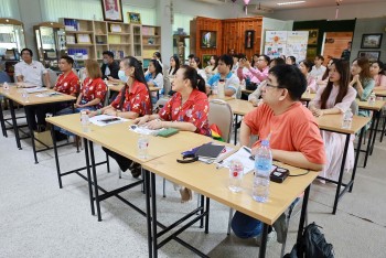 hoc vien thai lan lao tham gia khoa hoc tieng viet co ban