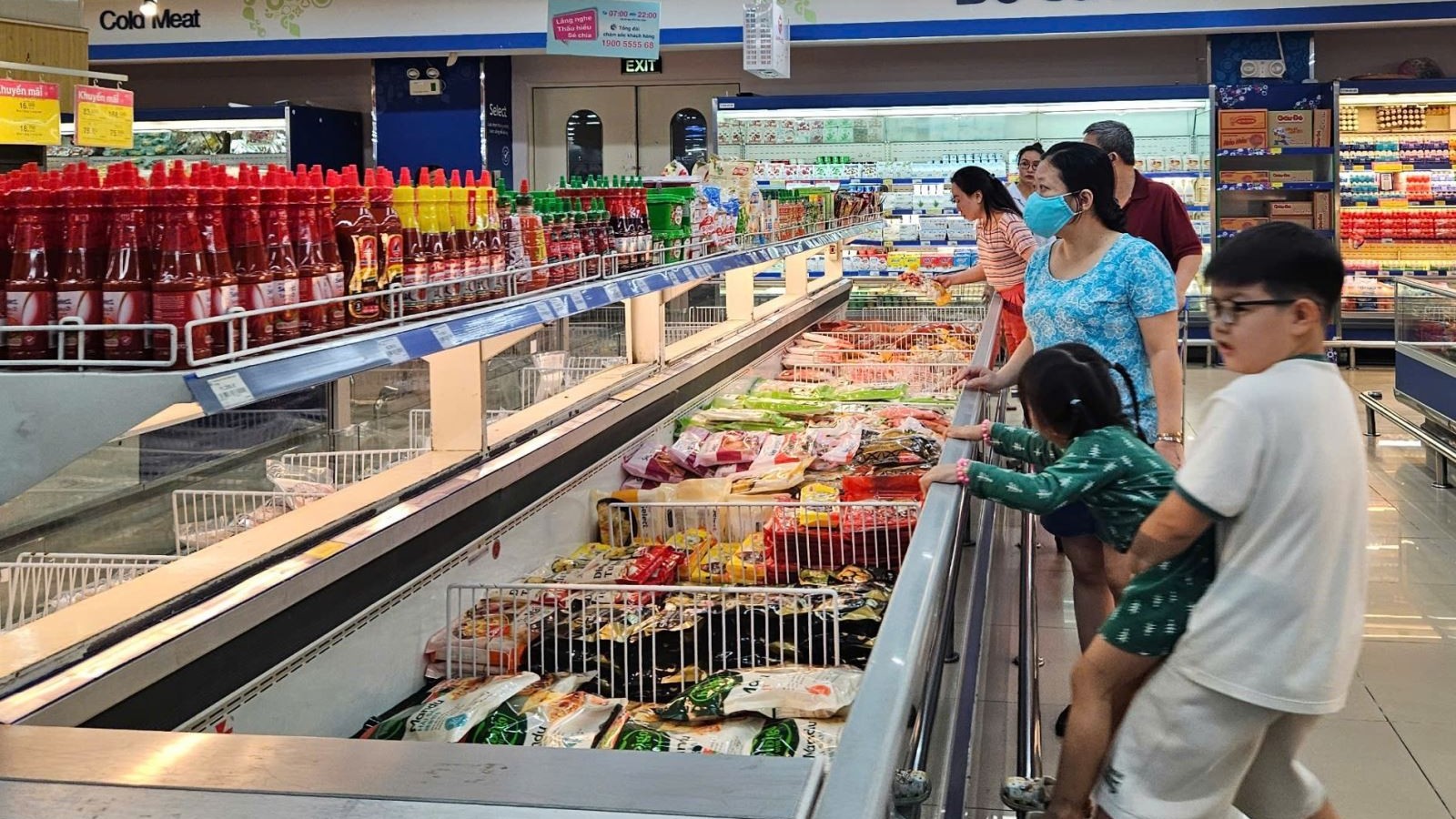 "Tiếp sức" cho tiêu dùng nội địa bằng chính sách thuế và vốn