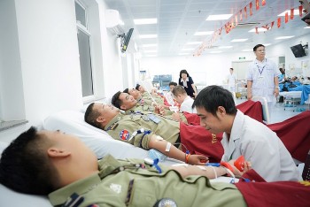 sinh vien campuchia se chia giot mau hong voi viet nam