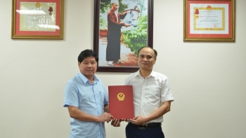ong le van thom lam tong bien tap tap chi kinh te nong thon