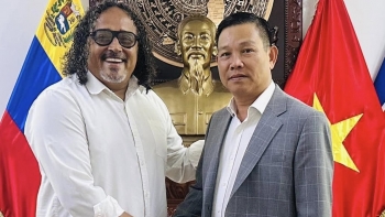 nghe si venezuela tuong nho chu tich ho chi minh bang am nhac cach mang quoc te