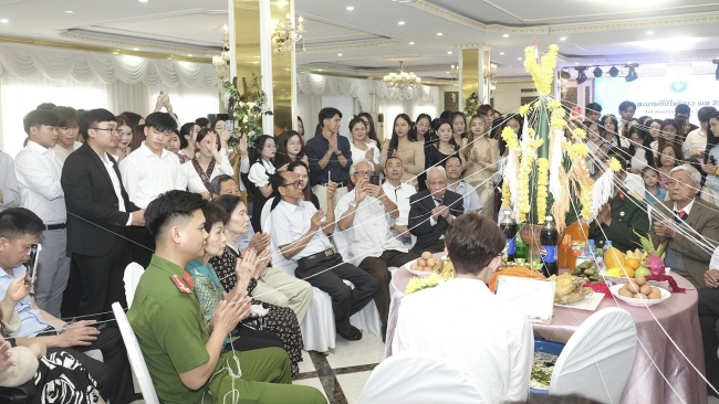 Học sinh Lào được chăm sóc ở Thái Bình