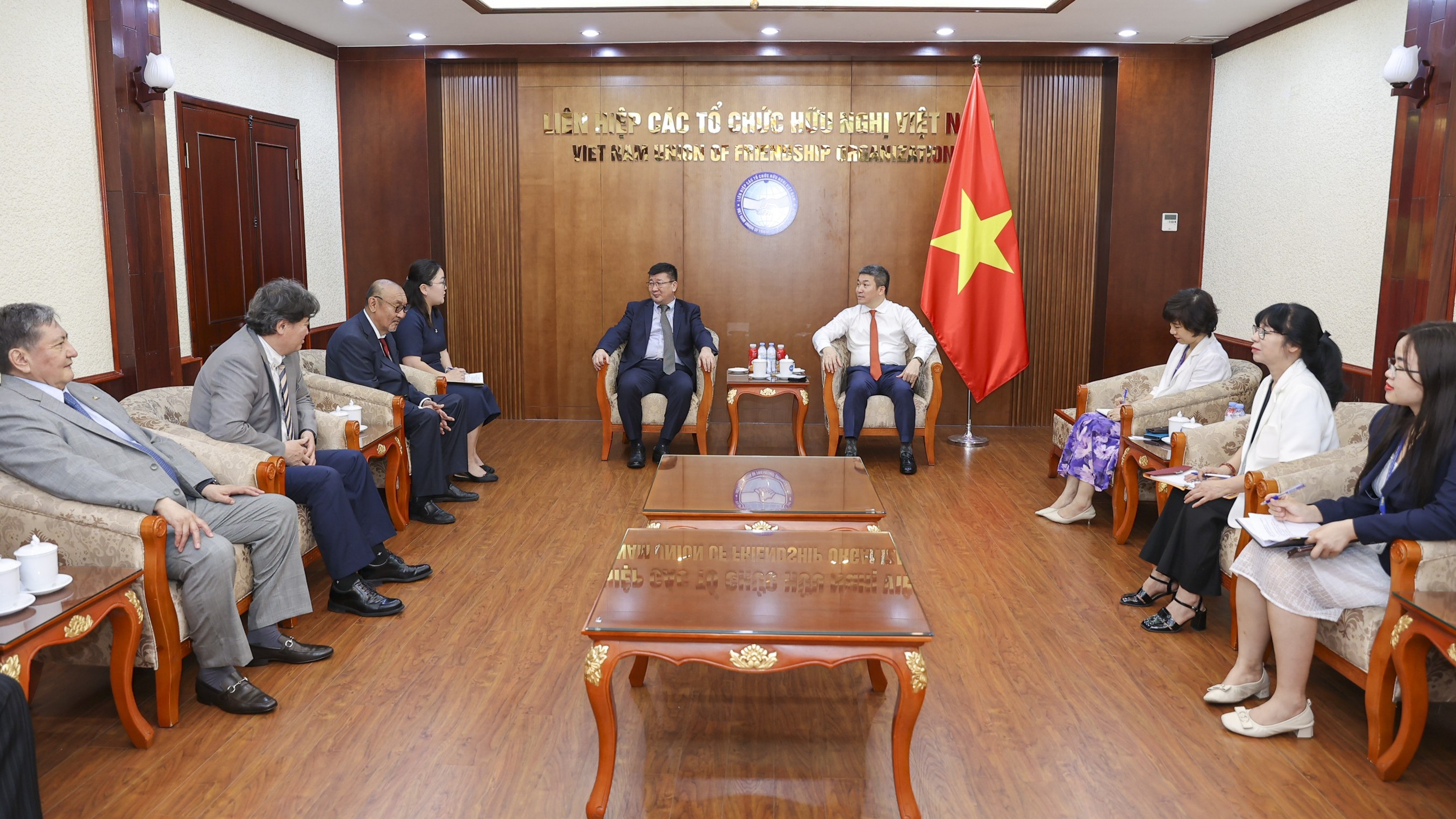 Đoàn cán bộ ngoại giao hưu trí Mông Cổ thúc đẩy hợp tác nhân dân với Việt Nam