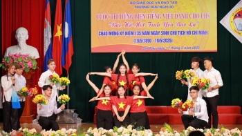 luu hoc sinh lao campuchia thi hung bien tieng viet ve chu tich ho chi minh